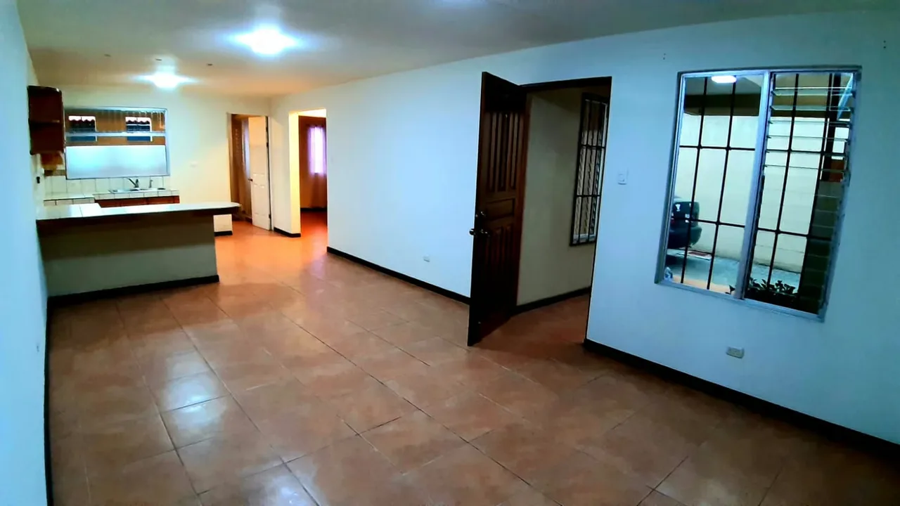 Beautiful apartment located in Guachipelín Norte, in a residential area with 24/7 security. It is located in a private complex of only 4 units, on the first floor. — photo 2