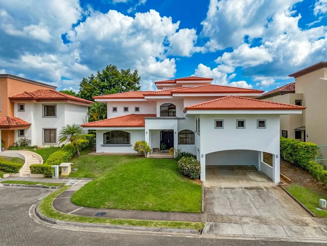 HOUSE FOR SALE OR RENT IN HACIENDA DEL SOL