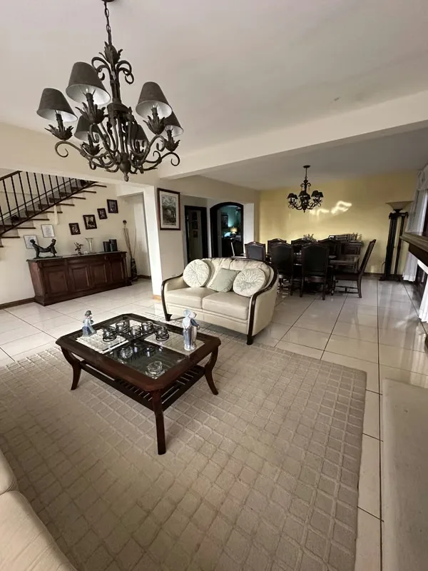 Large property for rent in Curridabat, suitable for offices, business, or residential use.