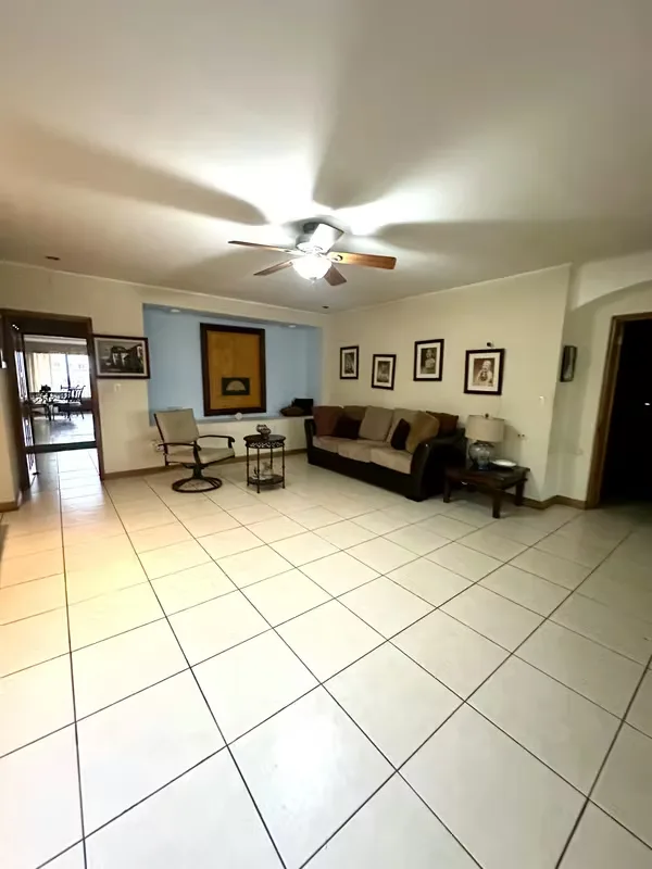 Large property for rent in Curridabat, suitable for offices, business, or residential use. — photo 2
