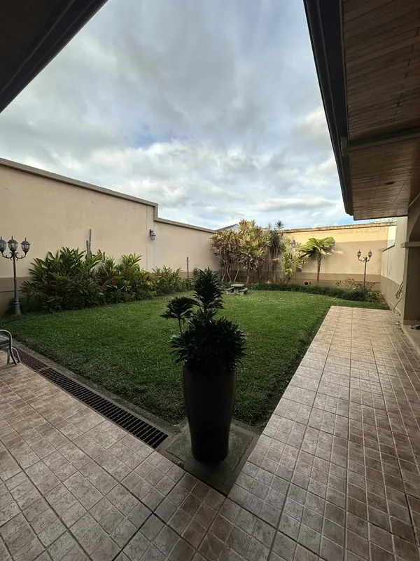 Large property for rent in Curridabat, suitable for offices, business, or residential use. — photo 4