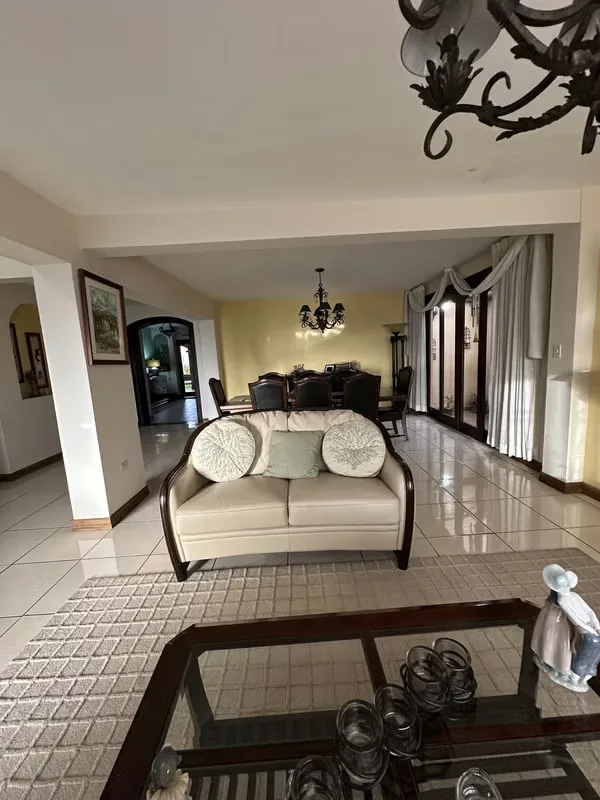 Large property for rent in Curridabat, suitable for offices, business, or residential use. — photo 5
