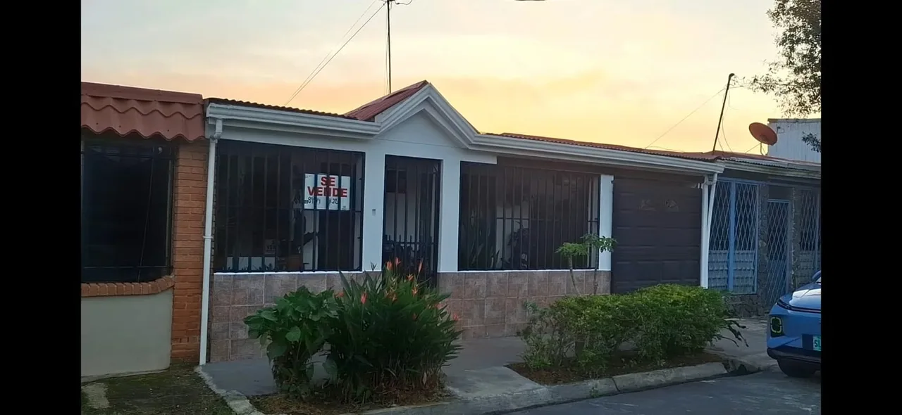 Casa recién remodelada, Urb Las Margaritas, Paraíso de Cartago.
