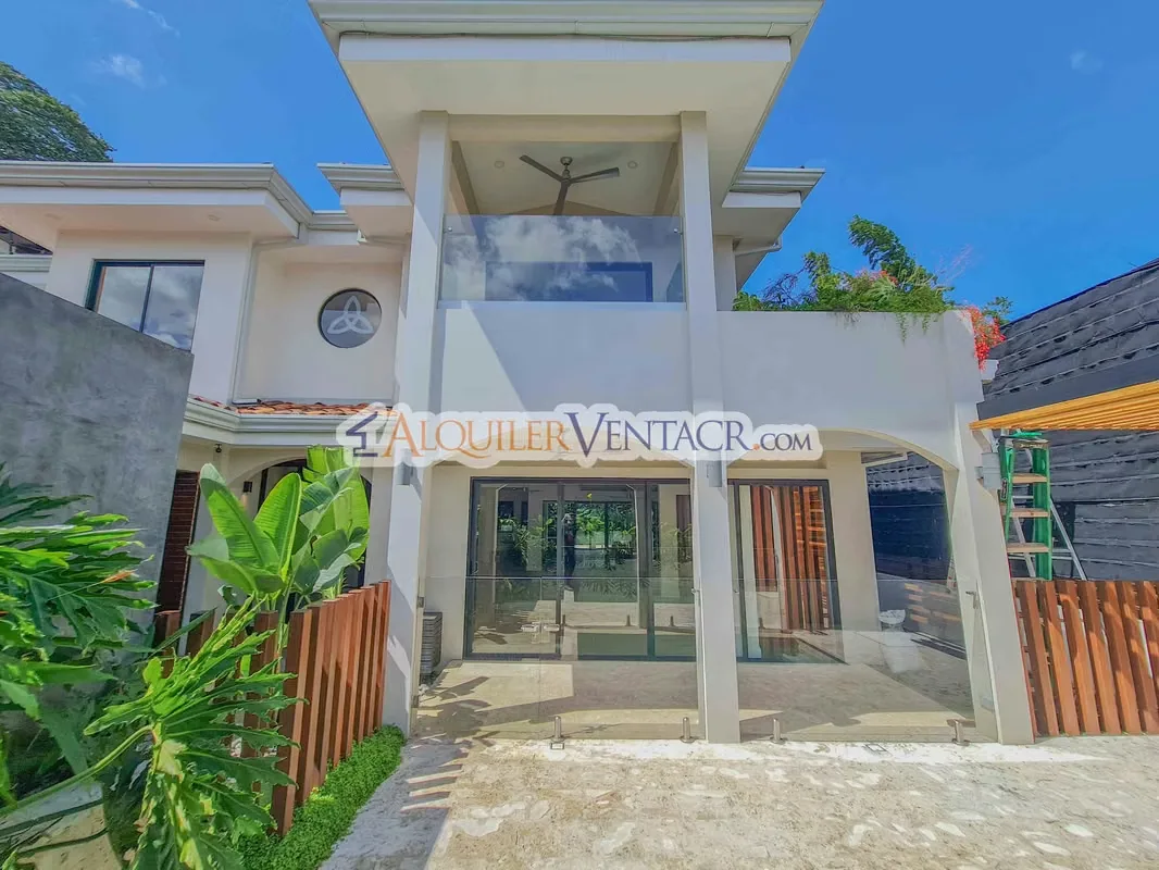 Discover this stunning two-level luxury residence located in one of the most exclusive residential areas of Jaboncillos, Escazu.