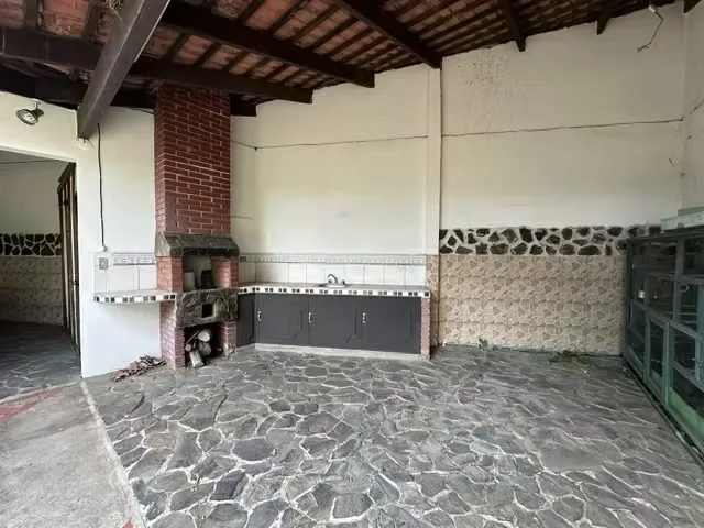 Esta hermosa casa de dos niveles sobre calle principal en San Pablo de Heredia espera por usted. — photo 2