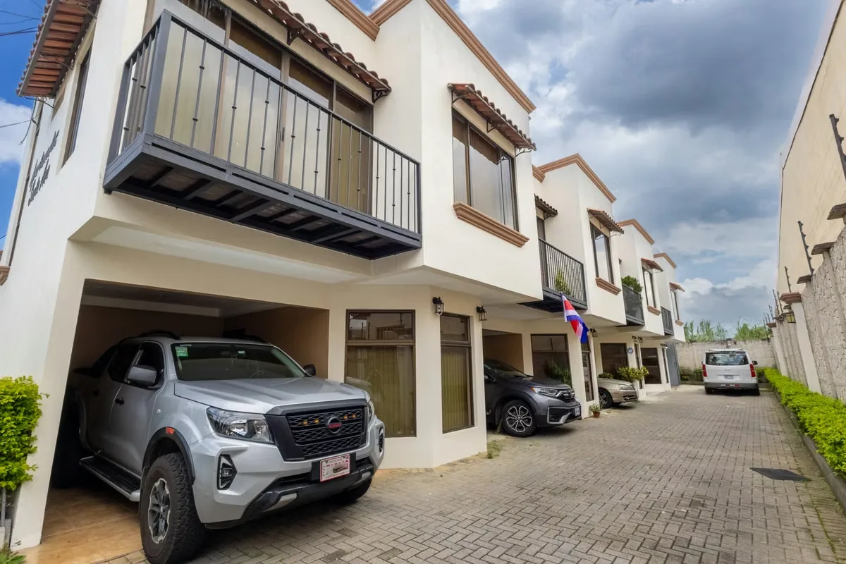 Alquiler de cómodo apartamento ubicado en Desamparados de Alajuela. Ubicado en complejo de Apartamentos “Santa Ana”