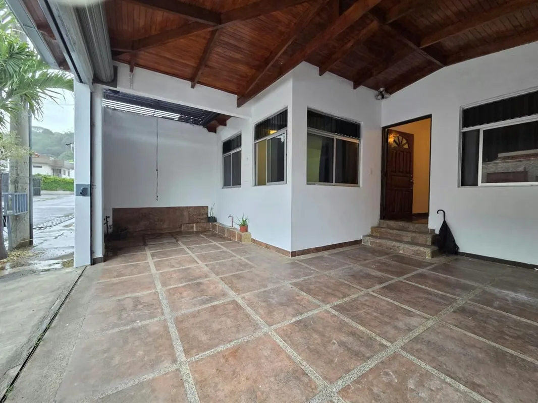 Detached house for sale in Santa Ana.