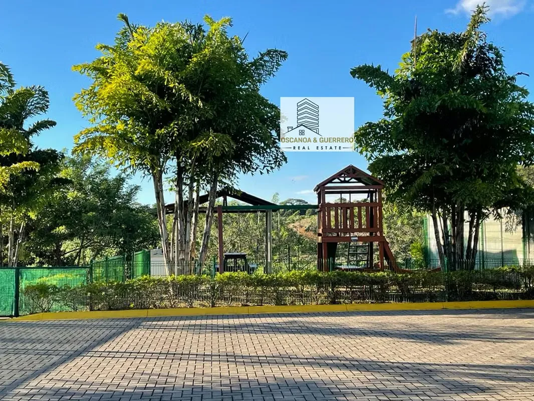 Amplia casa pet friendly de 1 nivel ubicada en condominio seguro y con amenidades. Esta casa combina amplitud, privacidad y confort. La casa dispone de las siguientes ... — photo 2