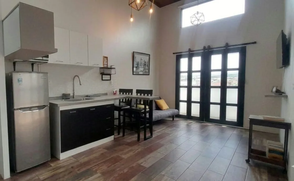 Apartamento Amueblado en Segunda Planta en Alquiler – San Antonio de Escazú