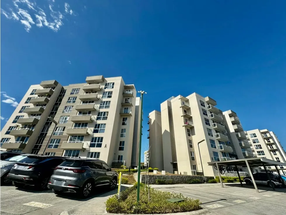 Se alquila apartamento en condominio con unico acceso de entrada y salida con caseta de seguridad 24/7, en torre de sólo 7 pisos con ascensor y que está ubicado en estratégica zona ...