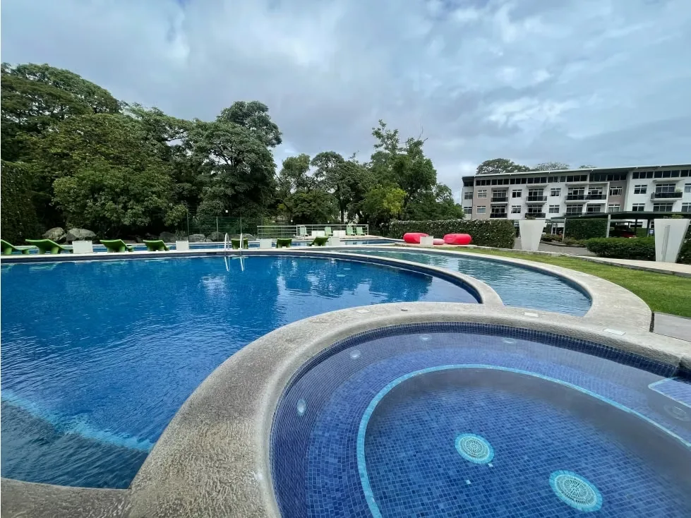 Apartamento en venta en Santa Ana excelente ubicación