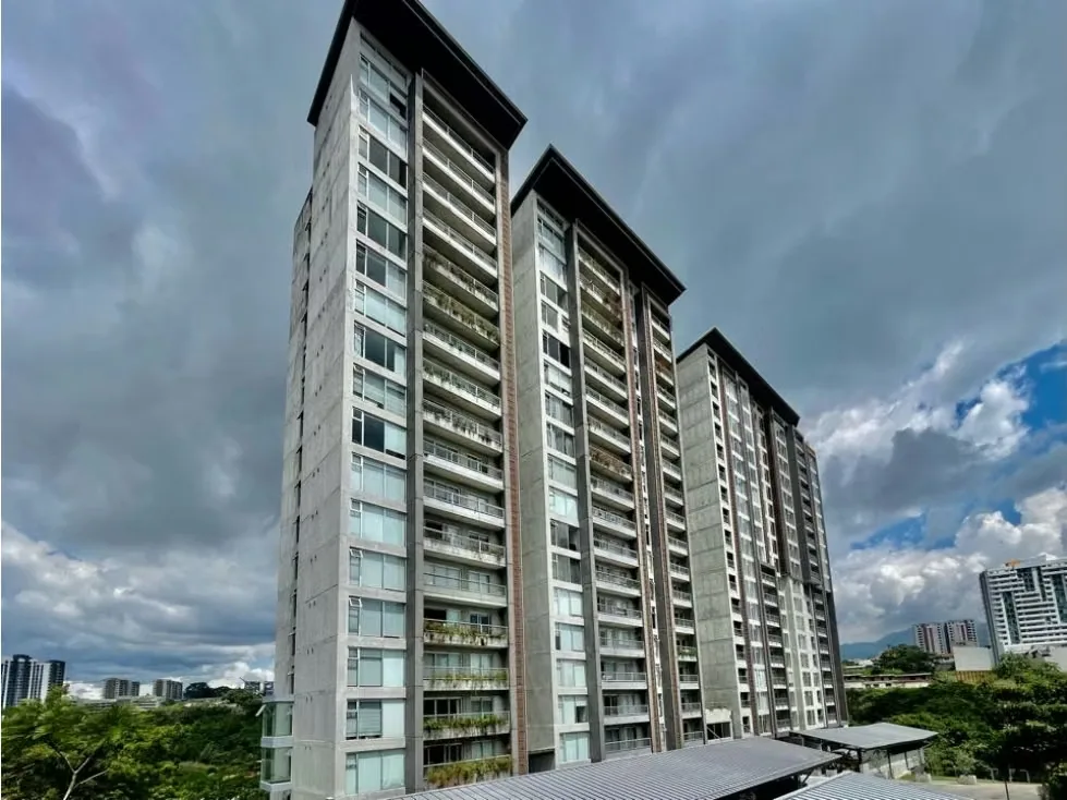 Descubre este moderno apartamento de una habitación con walk-in closet, parqueo y bodega. Con vista al oeste.