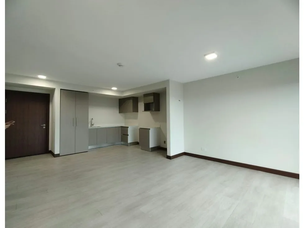 Descubre este moderno apartamento de una habitación con walk-in closet, parqueo y bodega. Con vista al oeste. — photo 3