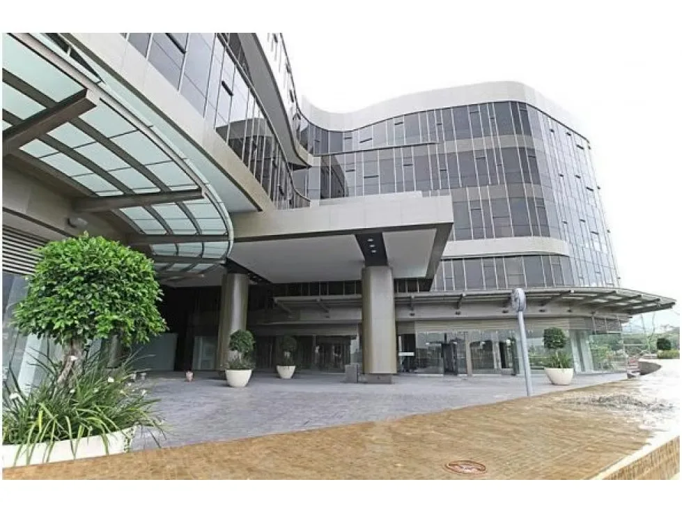 Espaciosa oficina en importante Oficentro, exclusivo y prominente plaza comercial de Escazu. El mejor entorno corporativo a su alcance. Cuenta con cinco niveles para oficinas y 4 ...