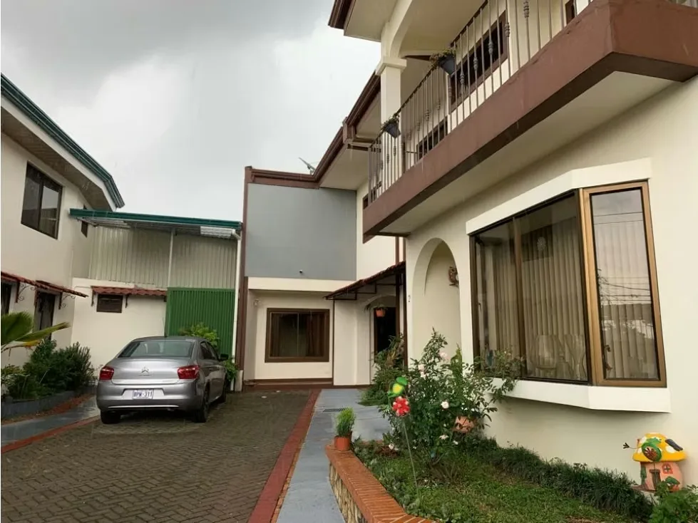 Es un pequeño condominio de solamente 4 casas, con la mejor ubicación en San Pablo de Heredia. — photo 2