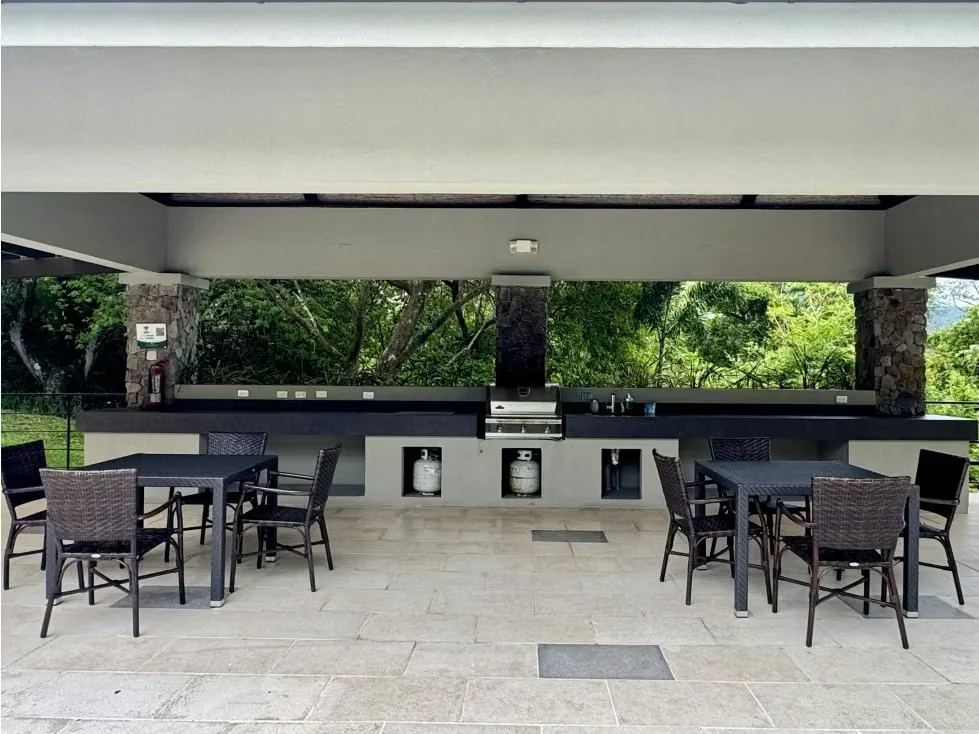 ¡Viva con estilo y comodidad en este apartamento de lujo con acabados italianos en un condominio exclusivo! — photo 2