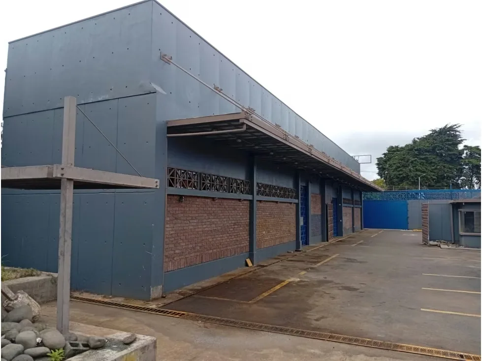 Bodega en Alquiler en Guadalupe. Uso Comercial, PDC — photo 2