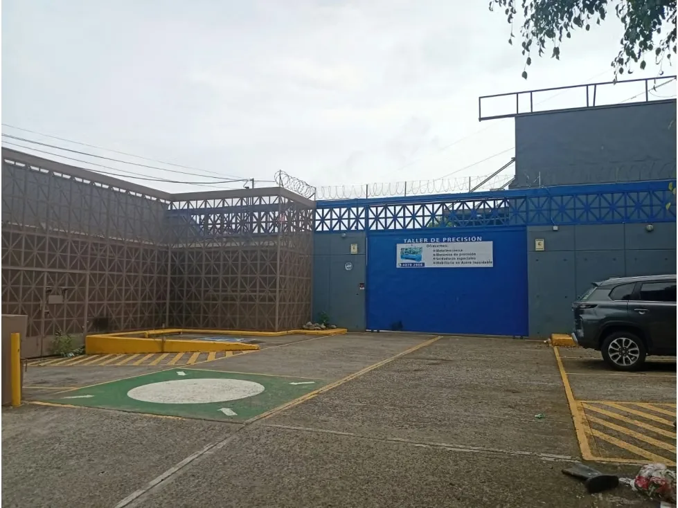 Bodega en Alquiler en Guadalupe. Uso Comercial, PDC — photo 3