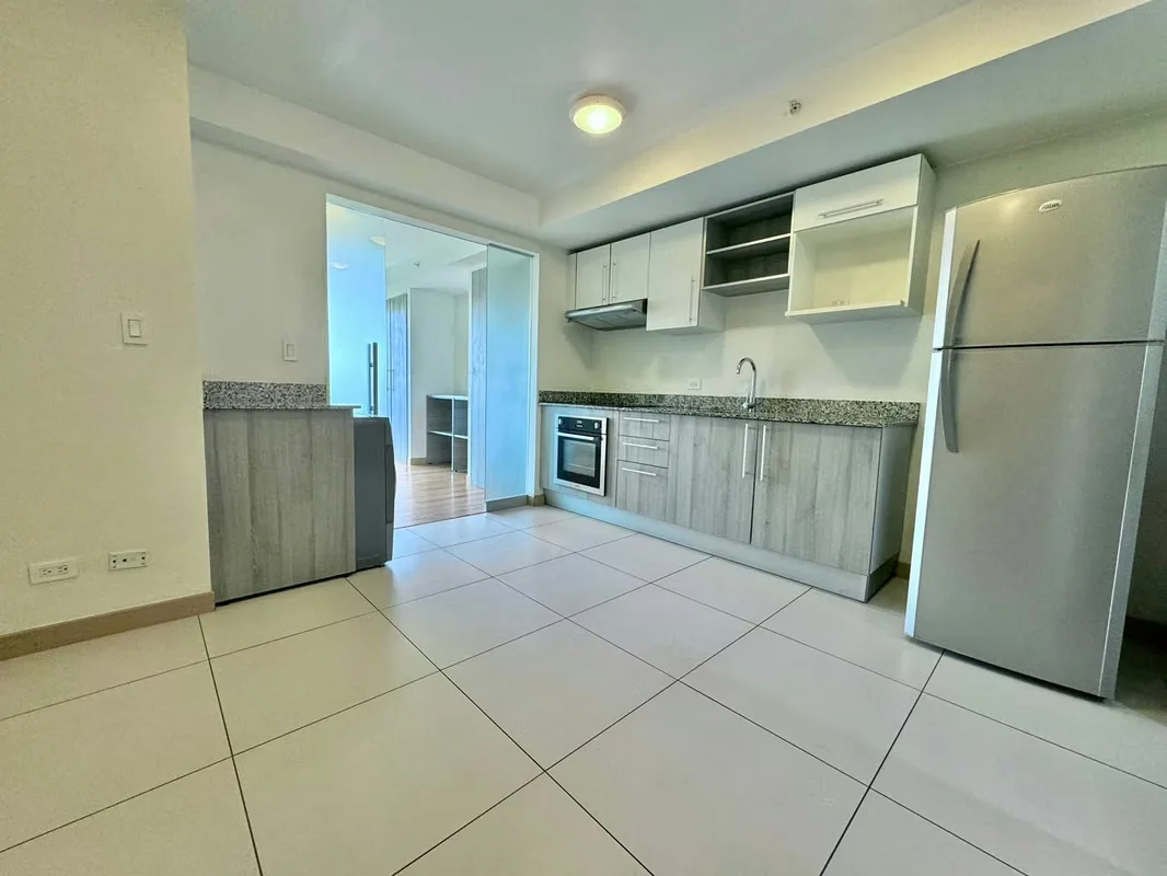 ALQUILER DE APARTAMENTO CON LÍNEA BLANCA Y PARQUEO