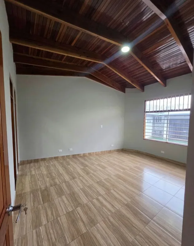 Hermosa casa independiente de una sola planta, ubicada en residencial privado con seguridad 24/7. Totalmente renovada, con amplios espacios, excelente iluminación natural y acabados ... — photo 5