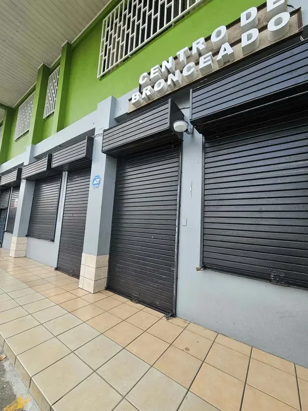 Position your business in one of the most strategic and high-traffic commercial areas of Moravia. This excellent 56m² ...