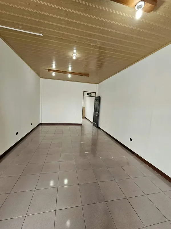 Position your business in one of the most strategic and high-traffic commercial areas of Moravia. This excellent 56m² ... — photo 3