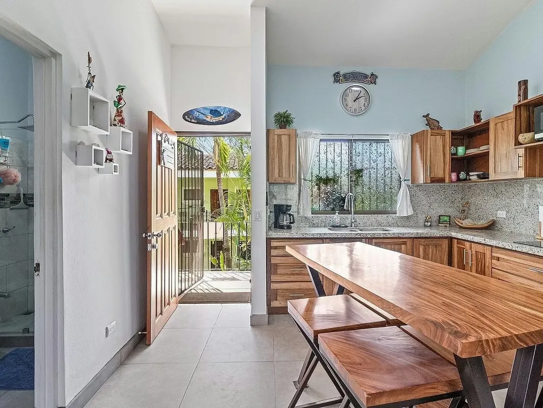 Pequeno Paraiso 18 is Located on a cul de sac in the quiet and manicured neighborhood of Las Palmas in Playas del Coco, this charming studio condo offers comfort, convenience, and an ...