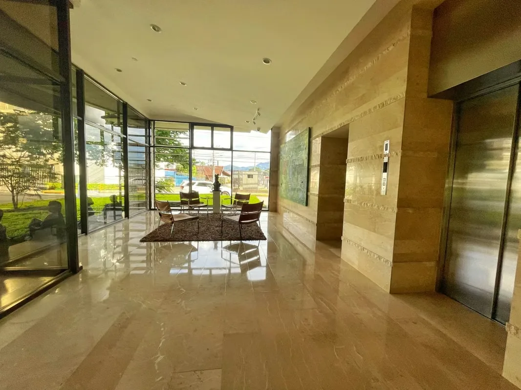 Este Penthouse en obra gris ofrece una oportunidad única para personalizar y diseñar a gusto propio un espacio de lujo incomparable en el corazón de Nunciatura. Con vistas ...