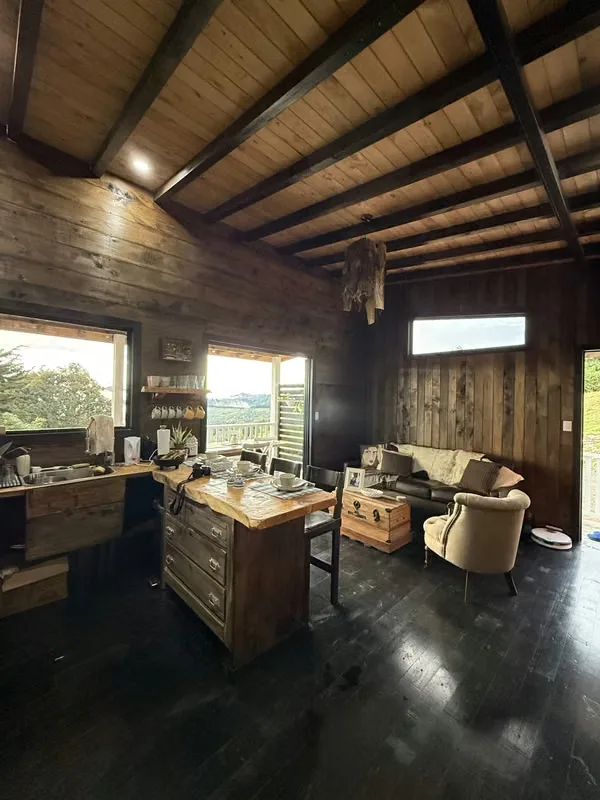 En una propiedad de 7.000 m², El Paraíso es una casa tranquila y funcional. Es un espacio cómodo y bien cuidado, ideal para quienes buscan vivir en un entorno natural y ...
