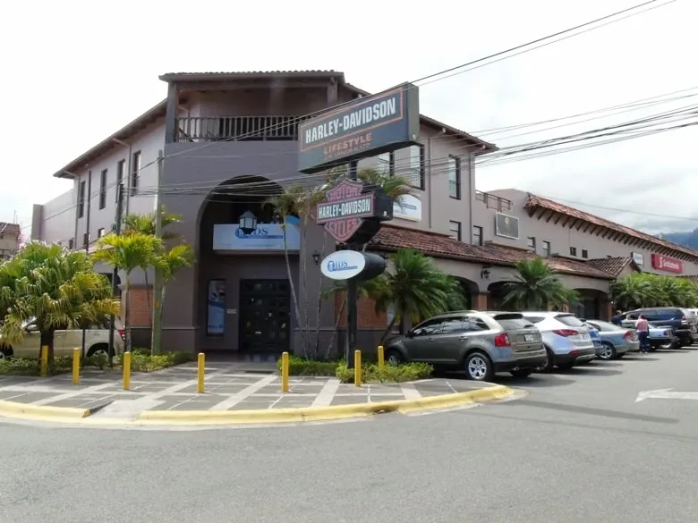 En primera planta, interior, disponible Oficina-Local-Consultorio = 59 mt2 , en clásico y super bien localizado Oficentro, ver fotografías.