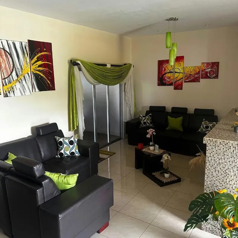 La casa se encuentra en urbanización céntrica, el monto de renta mensual incluye servicios — photo 4
