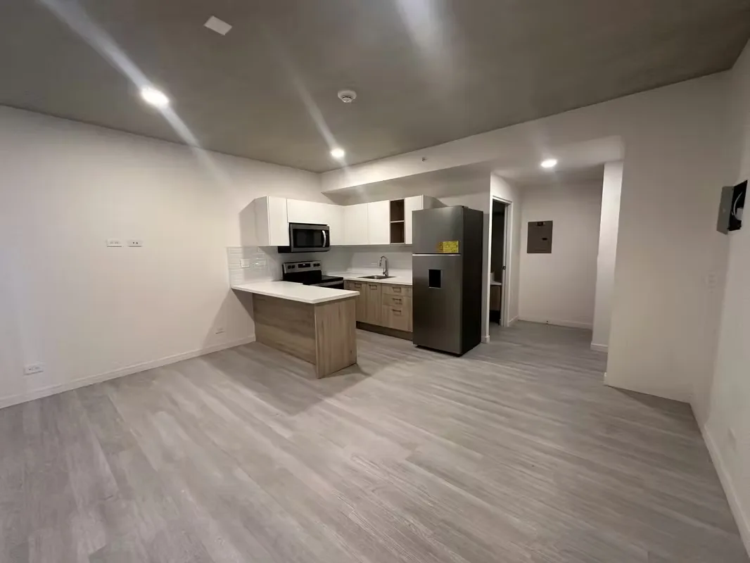 Moderno y acogedor estudio ubicado en Sabana Oeste, en una zona estratégica y de alta demanda, a pocos ...