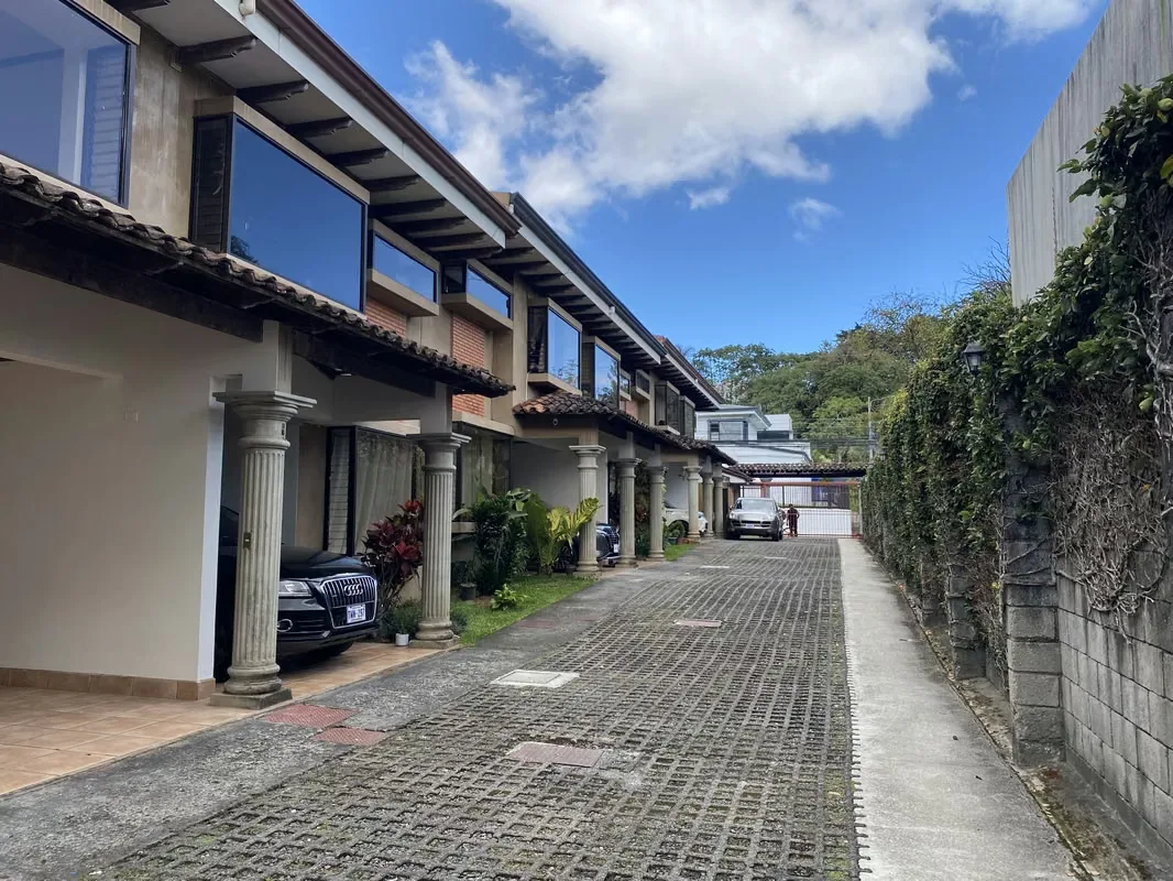 House for rent in a condominium Granadilla, Curridabat