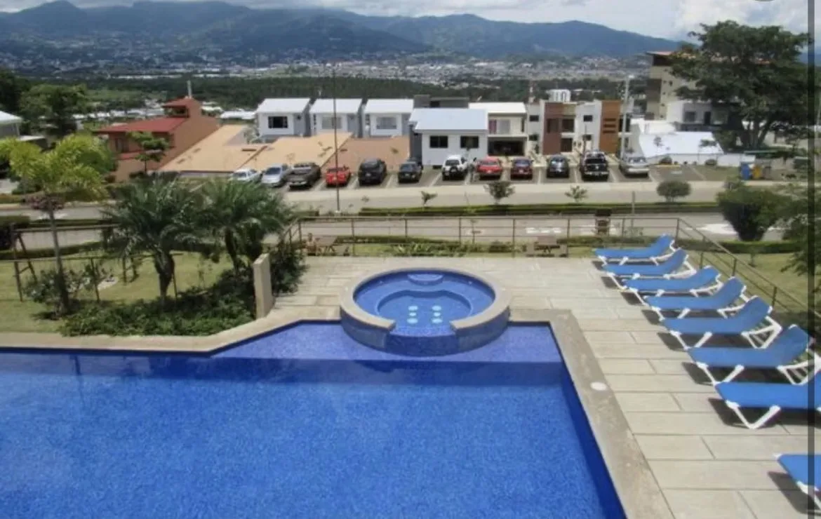 Se alquila lindo apartamento amoblado ubicado dentro de un condominio con seguridad 24 hrs y excelente acceso a las zonas francas de La Aurora, Lagunilla y Belén.