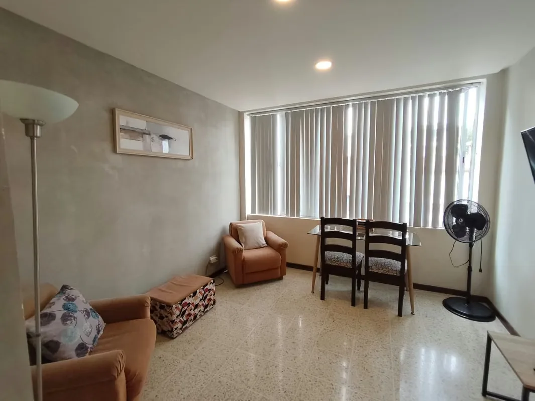 Alquiler de apartamento en Barrio Otoya. Excelente ubicación en el corazón del centro histórico de San José. El edificio cuenta con 3 pisos, el apartamento se ubica en el tercer ...