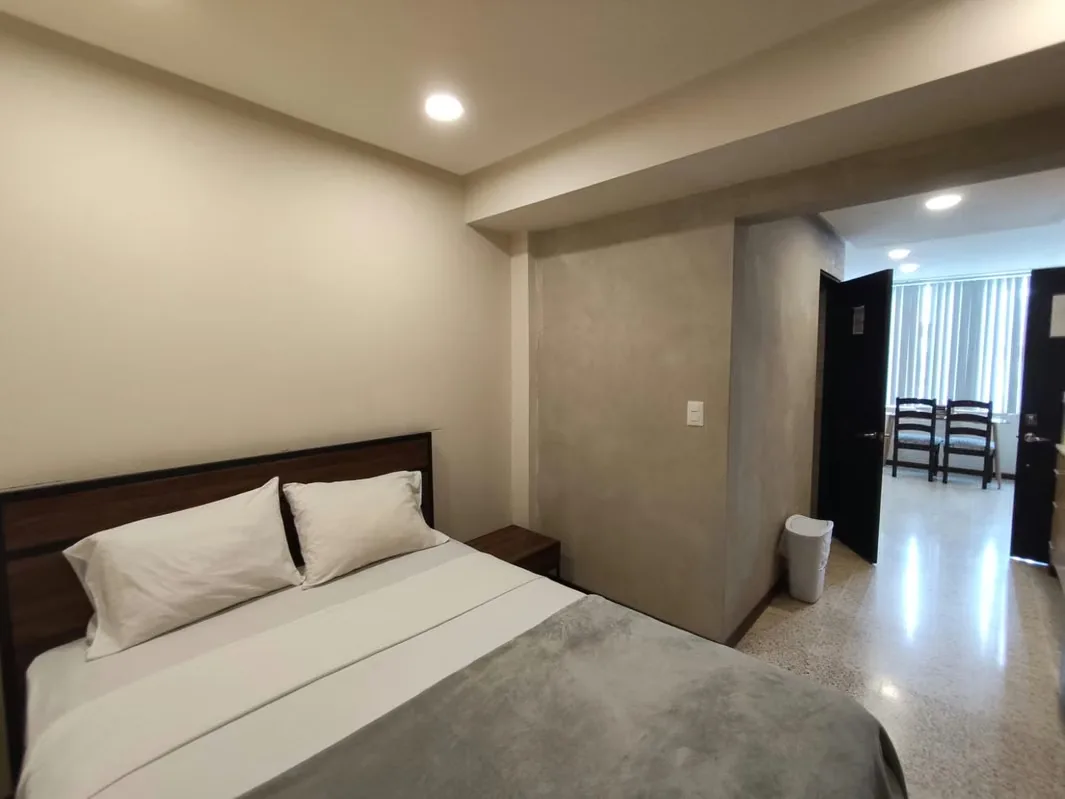 Alquiler de apartamento en Barrio Otoya. Excelente ubicación en el corazón del centro histórico de San José. El edificio cuenta con 3 pisos, el apartamento se ubica en el tercer ... — photo 5