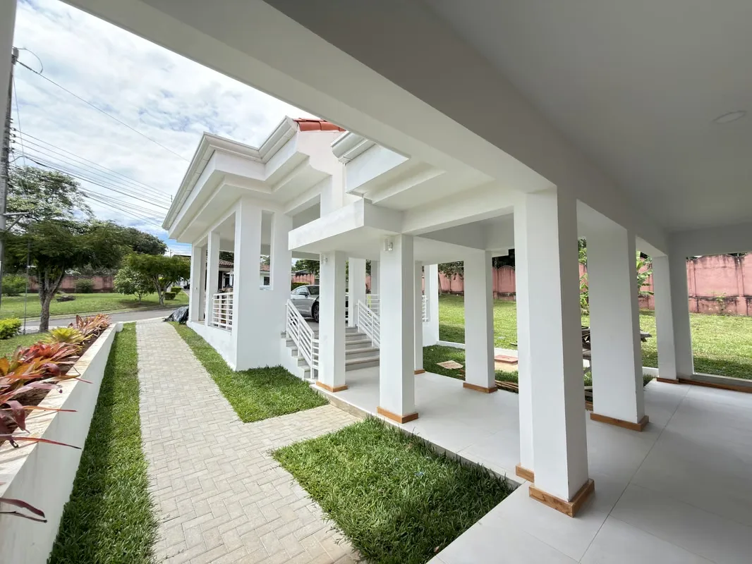 Discover an extraordinary property where contemporary design, spaciousness, and exclusivity come together in perfect harmony.