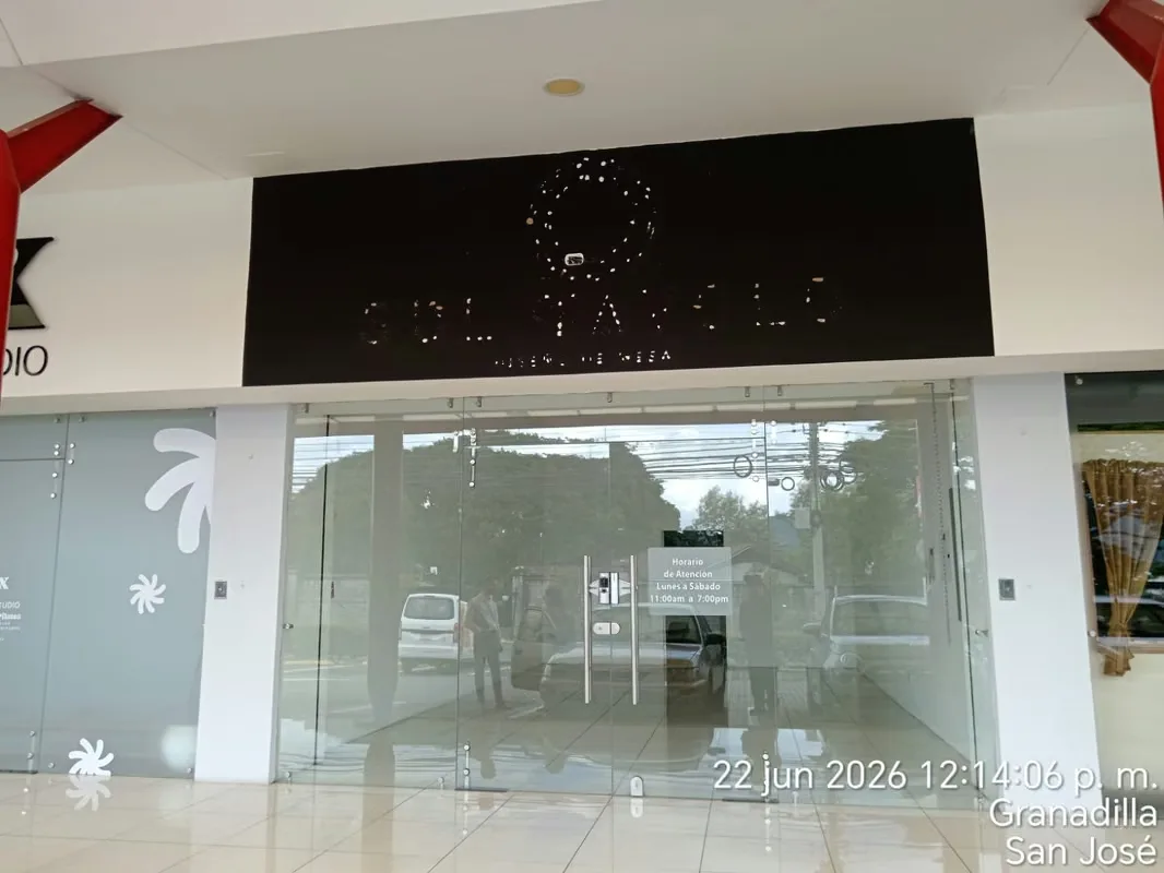 Spacious commercial space for rent in a shopping plaza in Curridabat