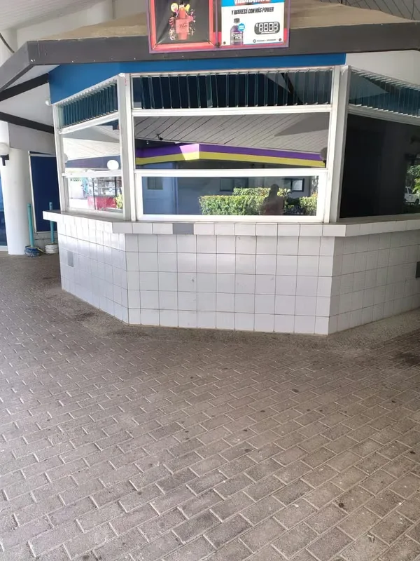 Alquilo Kiosco es un local comercial en Centro Comercial Plaza Jaco entre BCR y la CCSS, cerca de la terminal de buses de transportes Jaco, excelente ubicacion donde su negocio tendra ...