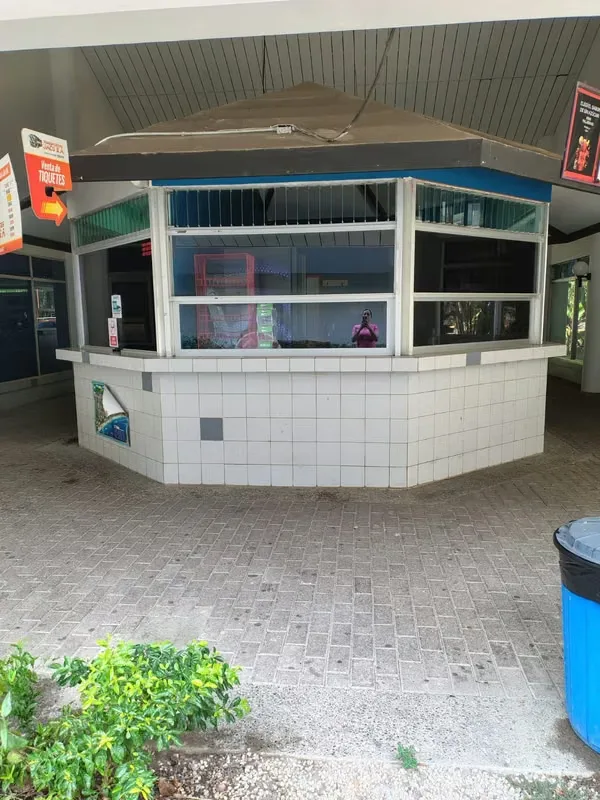 Alquilo Kiosco es un local comercial en Centro Comercial Plaza Jaco entre BCR y la CCSS, cerca de la terminal de buses de transportes Jaco, excelente ubicacion donde su negocio tendra ... — photo 3