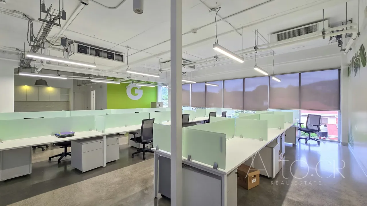 Oficina en Centro Corporativo Lindora de 221 m² en tercer nivel, ideal para call center, BPO o firma contable. Espacio diseñado para operaciones de alto volumen con excelente ...