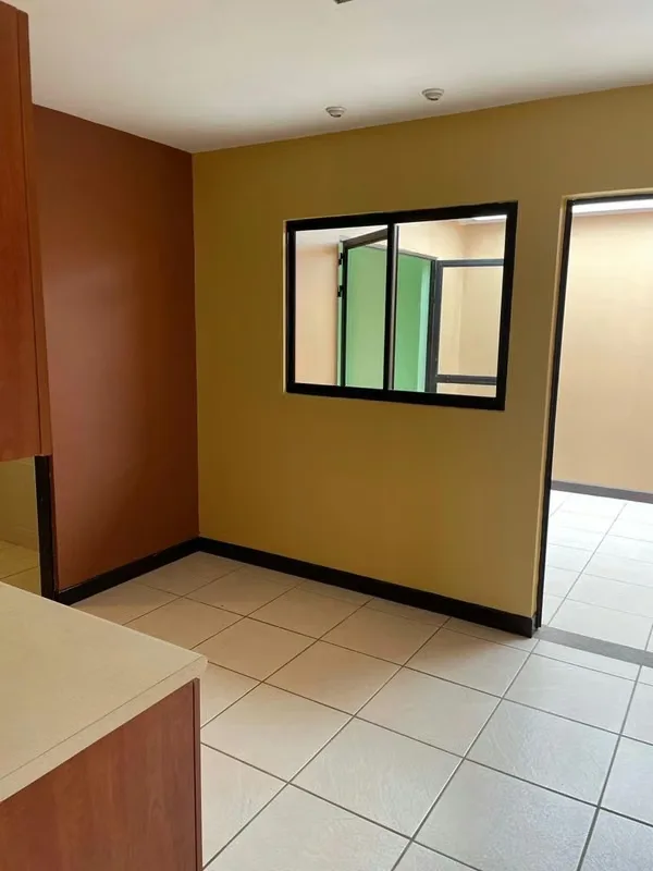 Se vende casa ubicada en San Francisco de Coronado, en el Condominio Quintana de los Reyes. La propiedad ... — photo 2