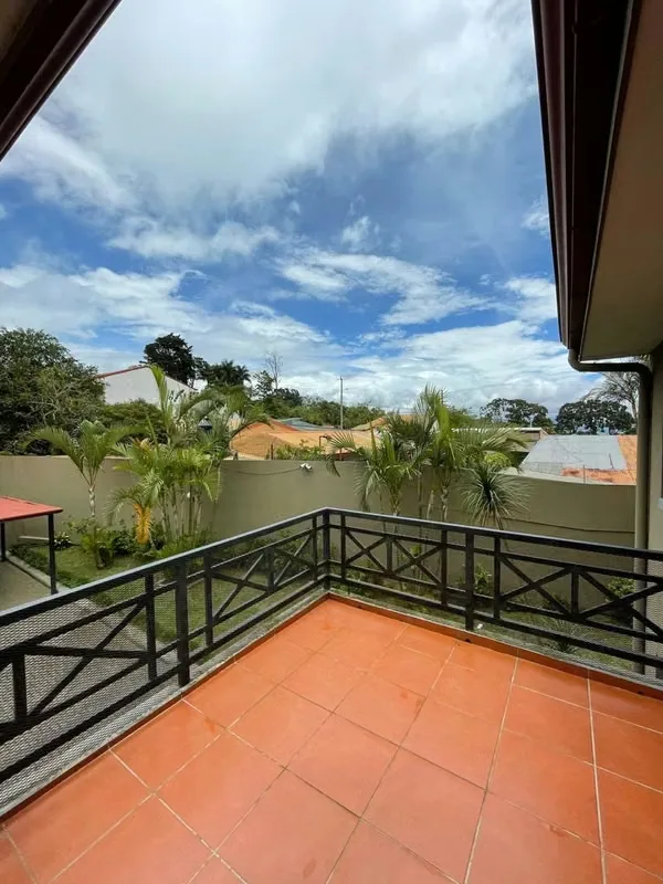 Se vende casa ubicada en San Francisco de Coronado, en el Condominio Quintana de los Reyes. La propiedad ... — photo 4