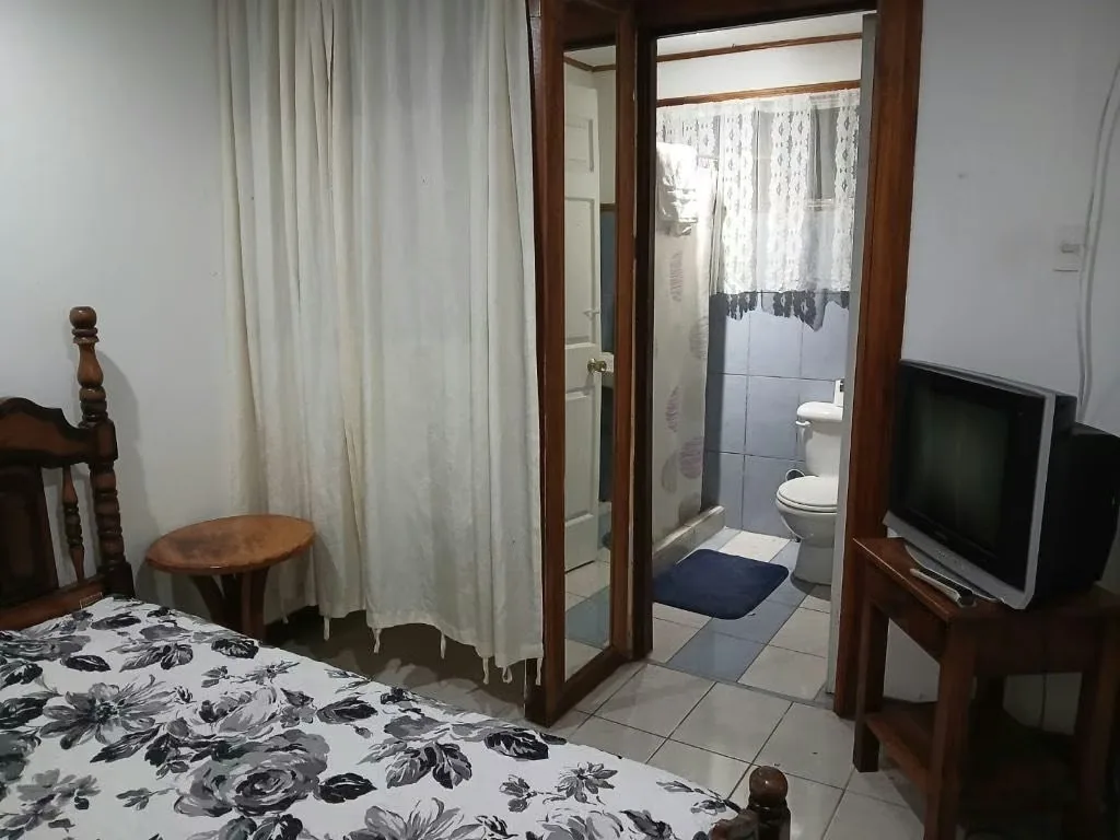 Apartamento amueblado para 1 persona , garage para moto, incluye cable e internet.