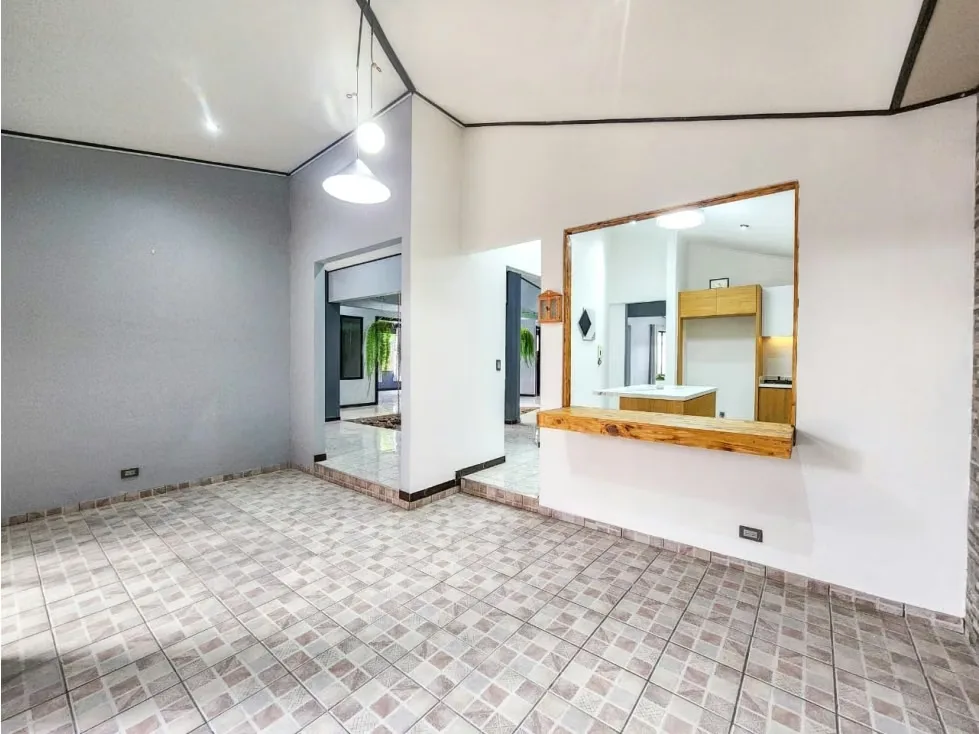 Excelente oportunidad de inversión en una propiedad ubicada en una de las zonas más cotizadas de Santa Ana centro, con acceso cercano a servicios, comercios y vías principales. — photo 3