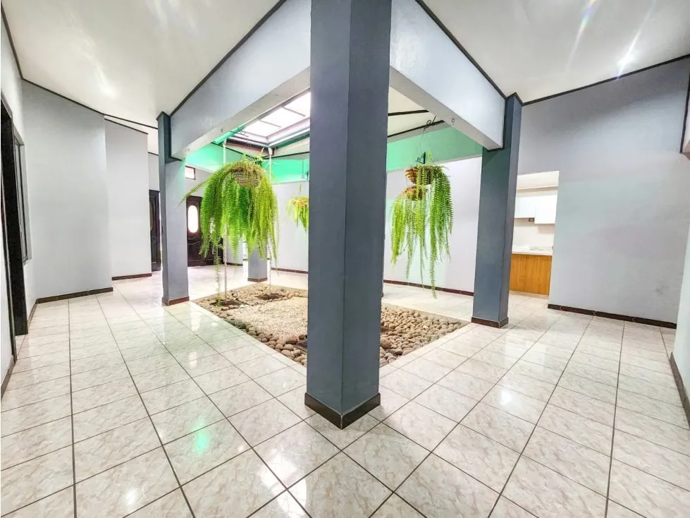 Excelente oportunidad de inversión en una propiedad ubicada en una de las zonas más cotizadas de Santa Ana centro, con acceso cercano a servicios, comercios y vías principales. — photo 5