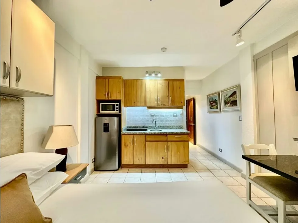 Ubicado a solo pasos de La Sabana, este apartamento ofrece una experiencia única, combinando independencia con acceso a servicios que sólo se consiguen en un hotel, con la posibilidad ...