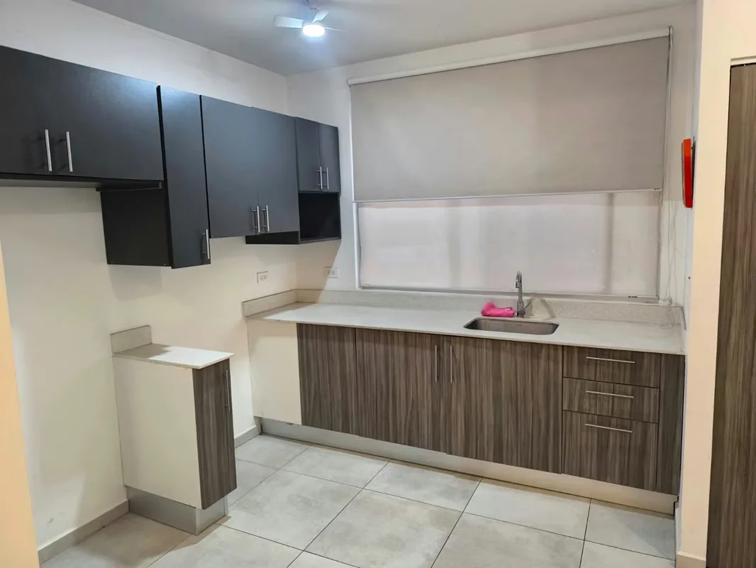 Estrene moderno y cómodo apartamento ubicado en segundo piso, totalmente NUEVO, con aproximadamente 80 m² de construcción. Ideal para pareja o familia de hasta 4 personas que busquen ...