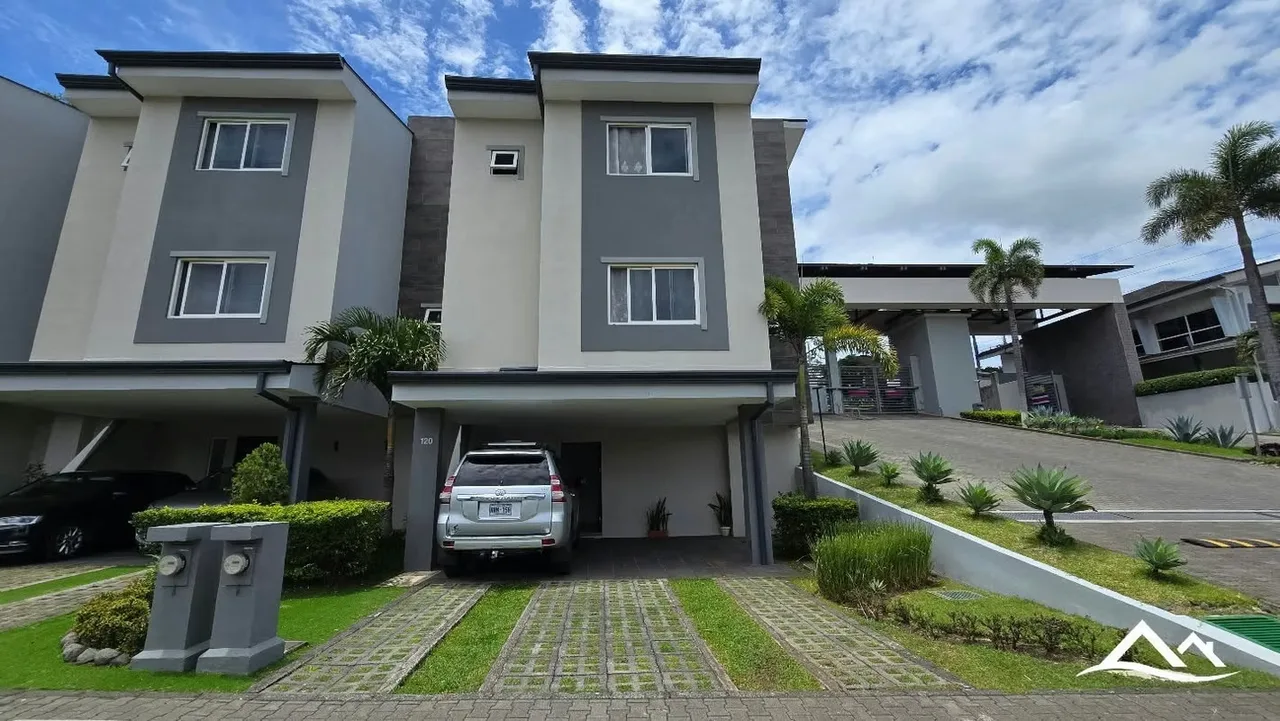 Se vende Hermosa Casa en Guachipelín de Escazú, San José, Costa Rica– Condominio Río Palma