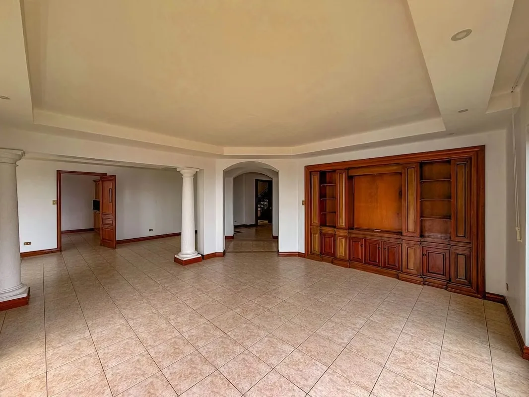 EXCLUSIVE LUXURY APARTMENT FOR RENT IN VILLA REAL — photo 3